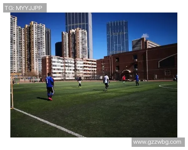 足球明星与好友聚会意外爆杆引发热议现场气氛瞬间升温